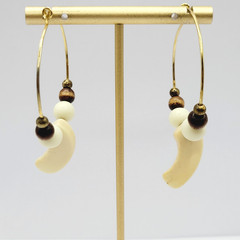 Southwest Style Beaded Wire Hoop w Faux Resin Claw or Tooth Vtg Pierced Earrings