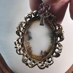 Vtg Asian Woman Figural Pendant Necklace Gold Tone Filigree 24 Inch Chain