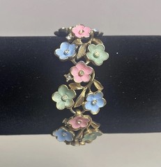 Vintage Floral Flowers Bracelet Gold Tone Enamel Rhinestone Fold Over Clasp 6.5″