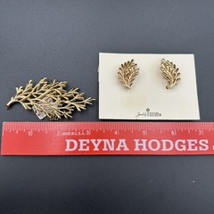 NWT VTG 1950s-1960s CROWN TRIFARI Gold-tone Branch Brooch Earrings Set Jewelry