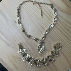 VTG Sarah Coventry Necklace 18 Inch Bracelet 6.5 Inch Match Set Tulip White Gold