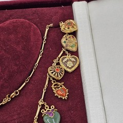Vintage Joan Rivers Hearts and Flowers 26″ Gold Tone Necklace 19 Charms IOB