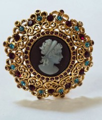 JOAN RIVERS Huge Gold Tone Cameo Pin Brooch with Matching clip-on earrings Rare!