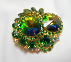 VINTAGE JULIANA DELIZZA & ELSTER GREEN WATERMELON RIVOLI RHINESTONE BROOCH ✨