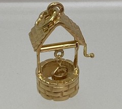 14k Yellow Gold Wishing Well Charm Articulated C31