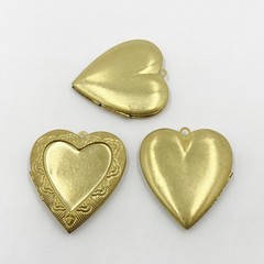 VINTAGE BRASS HEART VICTORIAN SCROLL FRAME INSET CENTER 43mm LOCKET PENDANT 5298