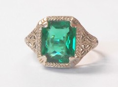 14k White Gold Filigree Design Ring Set Man Made Emerald Green Type Stone