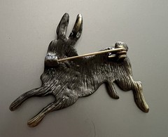 Vintage Look European Rabbit Brooch Antique Bronze Tone New Fashion Jewelry