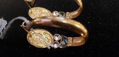 Vintage 18k gold earrings, three stones, with face portrait on it .16 otz