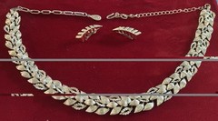 Vin Coro 18” Necklace & Clip Earrings Mid-Century Brush GoldTone Textured Leaves