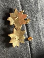VTG AVON Gold-plated Red Glittering Enamel Poinsettia Flower Post-Back Earrings