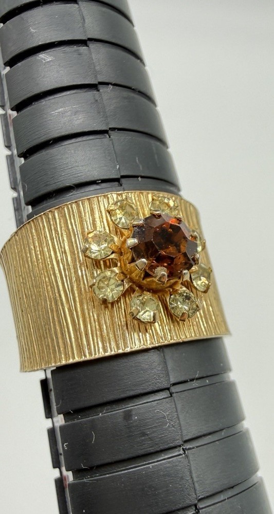 1974 SARAH COVENTRY EMBER Jonquil gold tone Starbust stone wide band ring