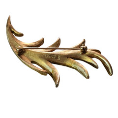 Vtg 1955-1969 Trifari Gold Tone Modernist Leaf Feather Pin Brooch