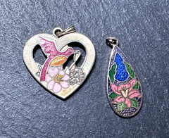 8 UNIQUE VINTAGE SILVER TONE PENDANTS D595