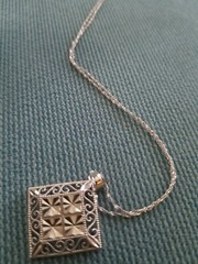 Vintage ZRW jewelers design Filigree 10k/ 3.03 grams ..