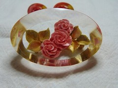vintage reverse carved kucite brooch screw back earrings set oink flowers