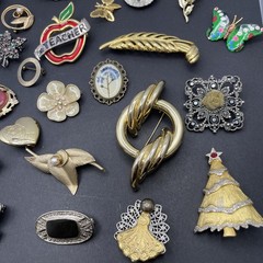 30+ Brooches Various Designs, Colors, Sizes Little To No Wear Vintage-Modern
