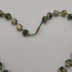 Vintage Green Marbled Painted Bead Necklace 21″ Lightweight Boho Barrel Clasp