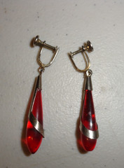 Vintage Red Lucite &Metal Dangle Screw Back Earrings 2 1/8″ long