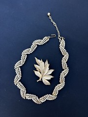 Vintage Crown Trifari Leaf Necklace 16.5 Gold Tone w Matching Brooch