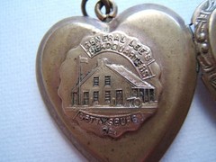 ANTIQUE GF HEART LOCKET W/ MILITARY NAVAL ANCHOR & GENERAL LEE’S HEADQUARTERS