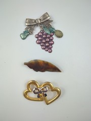 Lot of 9 Vintage Costume Estate Jewelry Pins Brooches Mixed Lot Gold Silver Tone