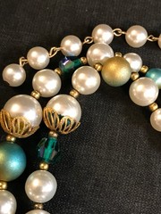 1950s-60s DEAUVILLE Faux Pearl Blue Accent Gold Tone Metal Beaded Necklace w/Tag