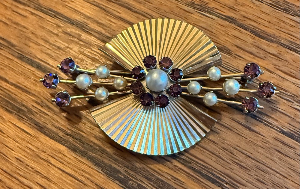 Signed Krementz Gold Tone Fan Brooch Glass Amethyst & Faux Pearls