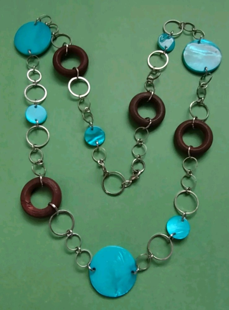 Turquoise Colored SHELL & Wooden Beaded Necklace In Silver Tone