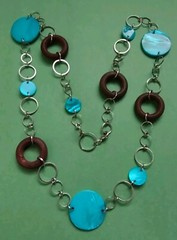 Turquoise Colored SHELL & Wooden Beaded Necklace In Silver Tone