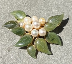 Vintage Swaboda Signed Carved Jade Pearls Gold Leaf Floral Brooch 1960’s