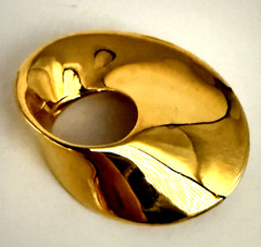Vintage Monet 2 1/4″ Modernist Shiny Gold Tone Brooch/Pin