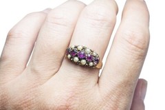 ANTIQUE VICTORIAN ENGLISH 9K GOLD ALMANDINE GARNET & SEED PEARL RING