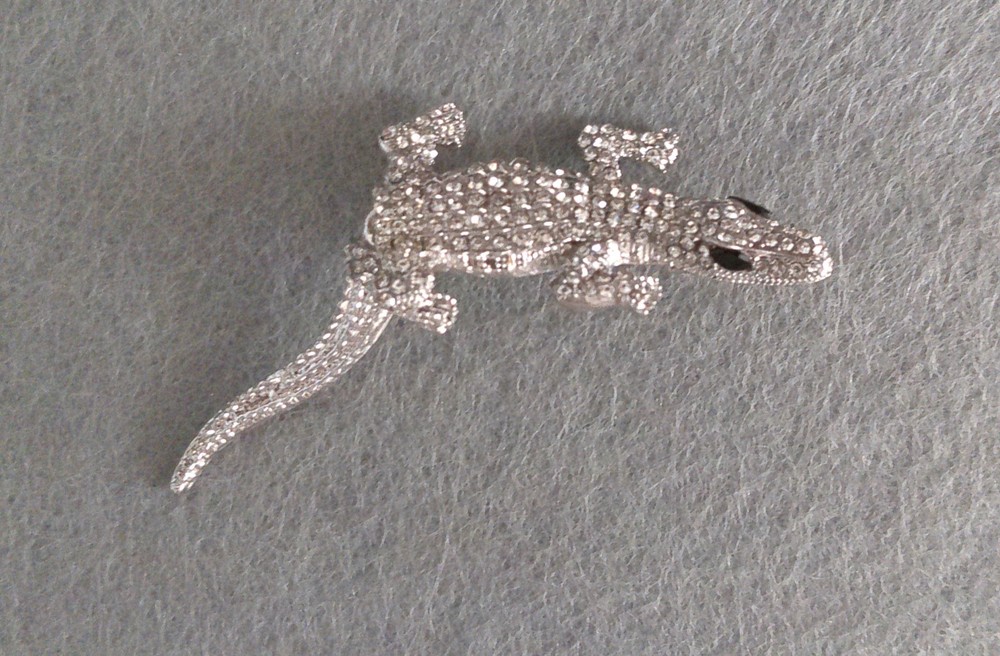 New Silvertone Alligator w/ Clear Crystals Articulated Movable Tail Pin Brooch