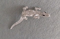 New Silvertone Alligator w/ Clear Crystals Articulated Movable Tail Pin Brooch