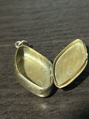 VICTORIAN 2.83g BB Co. GOLD FILL HAIR ASHES MEMORIAM LOCKET PENDANT MONO