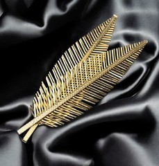 Vintage Gold-Tone Leaf Brooch Pin With Textured Details & Secure Clasp