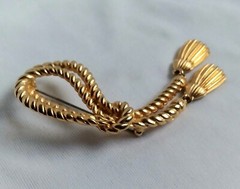 Vintage Knotted Cable Rope Double Dangle Tassel Charms Gold Tone Brooch Unsigned