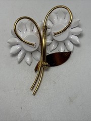Flower Pin Brooch Plastic Flowers Enamel Leaf White Purple Green Gold Tone