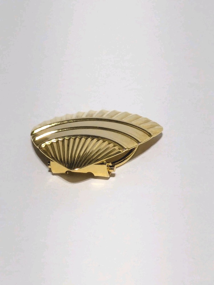 Vintage Gold Tone Thin Metal Shell Shape Scarf Clip 1 1/2″. Retro Style. Hinged.