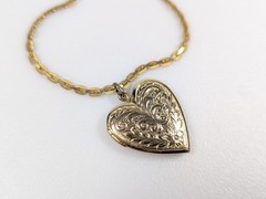 Vtg 1980s Heart Shaped Gold Tone Etched Locket Necklace 24″