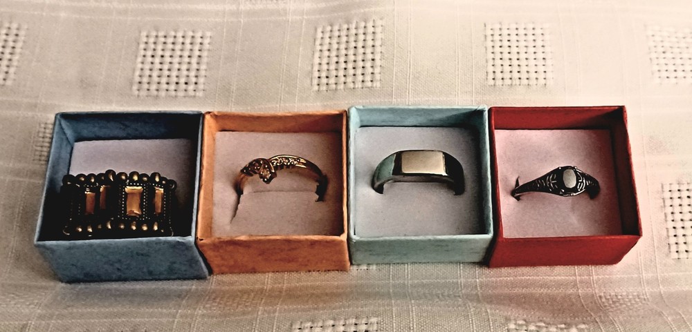 Jewelry lot 4 beautiful rings SIZE 11 stretchable Black onyx stone