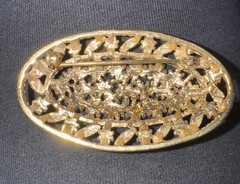 2.5” Oval Golden glass Green Emerald With Faux Pearls Gold tone Brooch