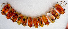 VINTAGE CLASSIC BAUXITE RESIN W/ BALTIC AMBER BRACELET ~ 8.25” LONG