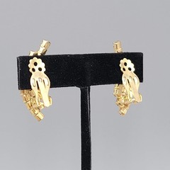 Vintage Climber Purple Rhinestone Clip on Earrings Gold tone 1.5″