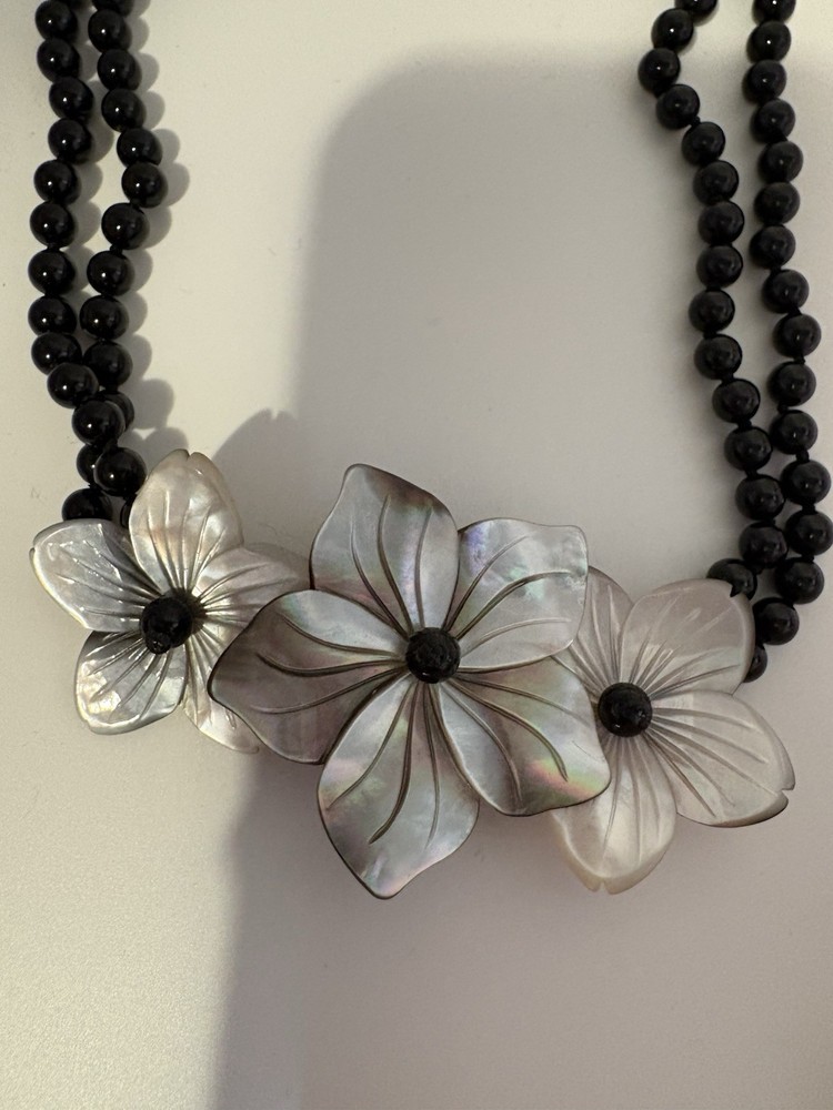 Vintage Black Flower Bead Necklace Acrylic Flower Pendant