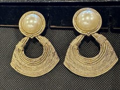 Vintage Gold Tone Runway Pearl Dangle Clip Earrings D&E Statement 1980s