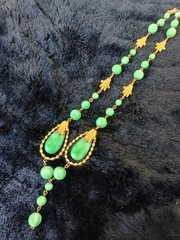 VTG Crown Trifari green glass faux jade pendant 20″ necklace