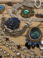 Older Vintage Jewelry 30pcs Lot