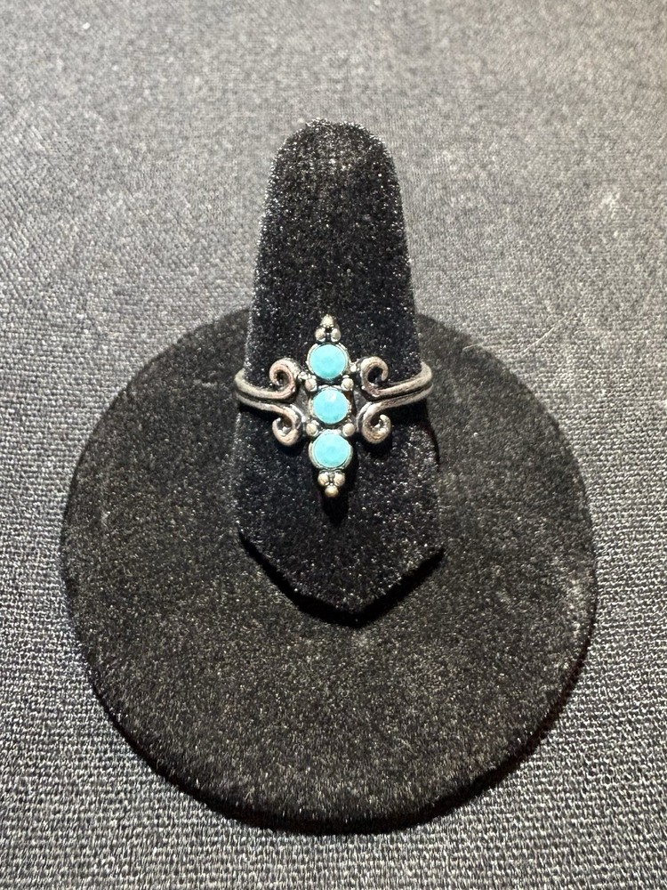 Vintage Turquoise Accented Filigree Scroll Ring Size 6/ Silver Tone Band (1.48g)